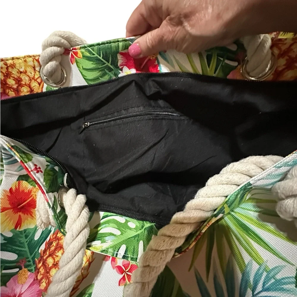 Tesalate Tropical Floral Tote Bag with Bold Botanical Print. New in Box
